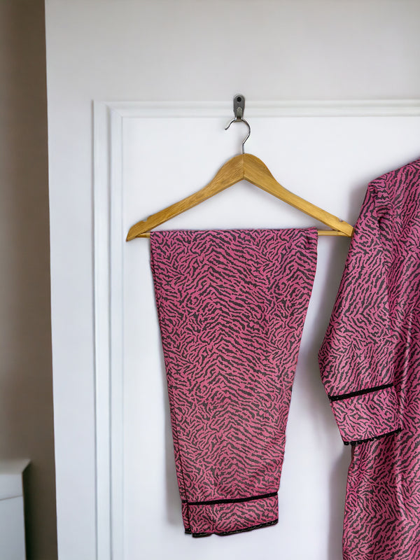 PRICE 1799/-《》🧵KN PINK ZEBRA DIGITAL🪡 زیبرا ڈیجیٹل🧵 || SELF JACQUARD