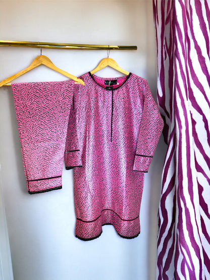 PRICE 1799/-《》🧵KN PINK ZEBRA DIGITAL🪡 زیبرا ڈیجیٹل🧵 || SELF JACQUARD