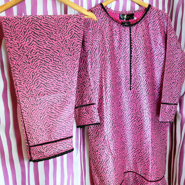 PRICE 1799/-《》🧵KN PINK ZEBRA DIGITAL🪡 زیبرا ڈیجیٹل🧵 || SELF JACQUARD