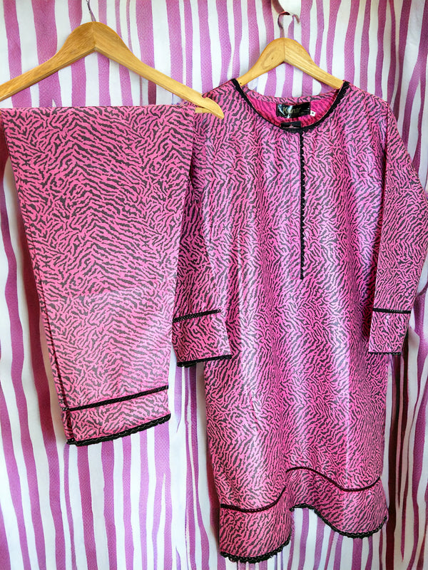 PRICE 1799/-《》🧵KN PINK ZEBRA DIGITAL🪡 زیبرا ڈیجیٹل🧵 || SELF JACQUARD