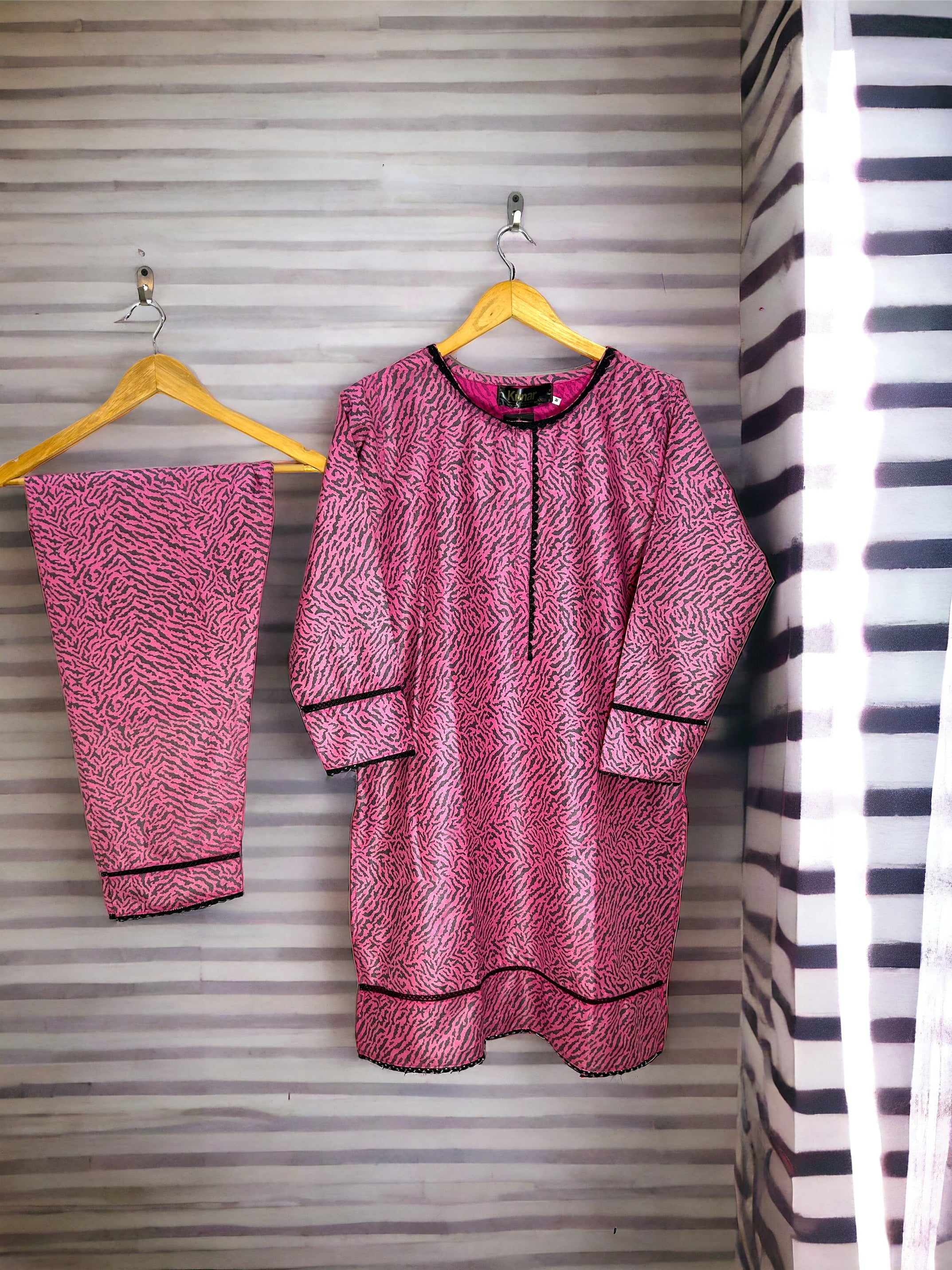 PRICE 1799/-《》🧵KN PINK ZEBRA DIGITAL🪡 زیبرا ڈیجیٹل🧵 || SELF JACQUARD