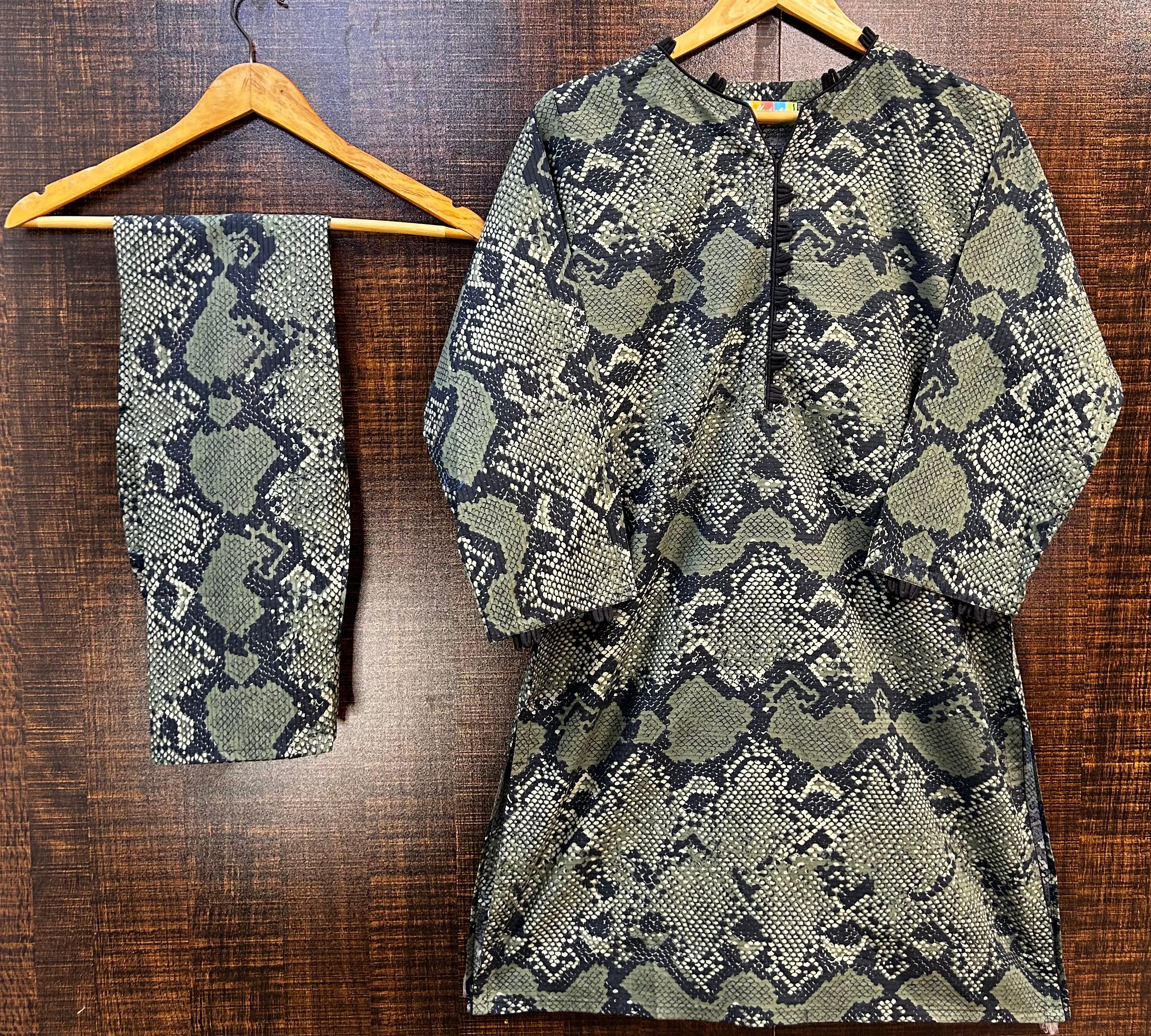 PRICE 1599/- 《》🧵LP CALVIS LOOP DIGITAL🪡 مثلی ڈیجیٹل🧵|| PURE DIGITAL MUZLIN COTTON