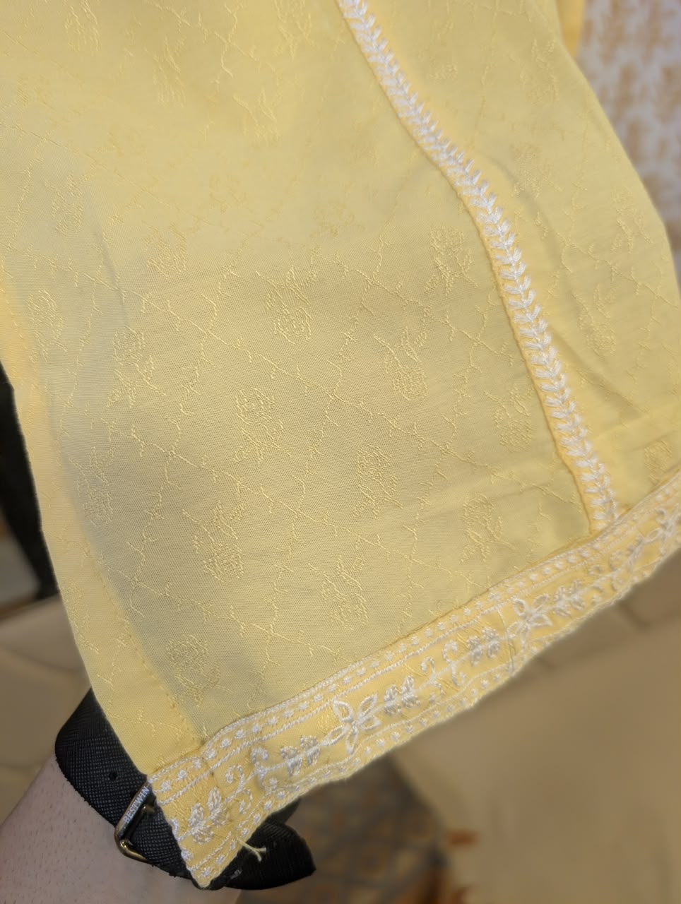 🌼 Self Jacquard Lawn Chicken Kari – Premium 2 Piece Suit