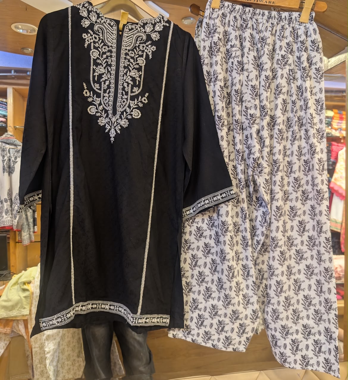 🌼 Self Jacquard Lawn Chicken Kari – Premium 2 Piece Suit