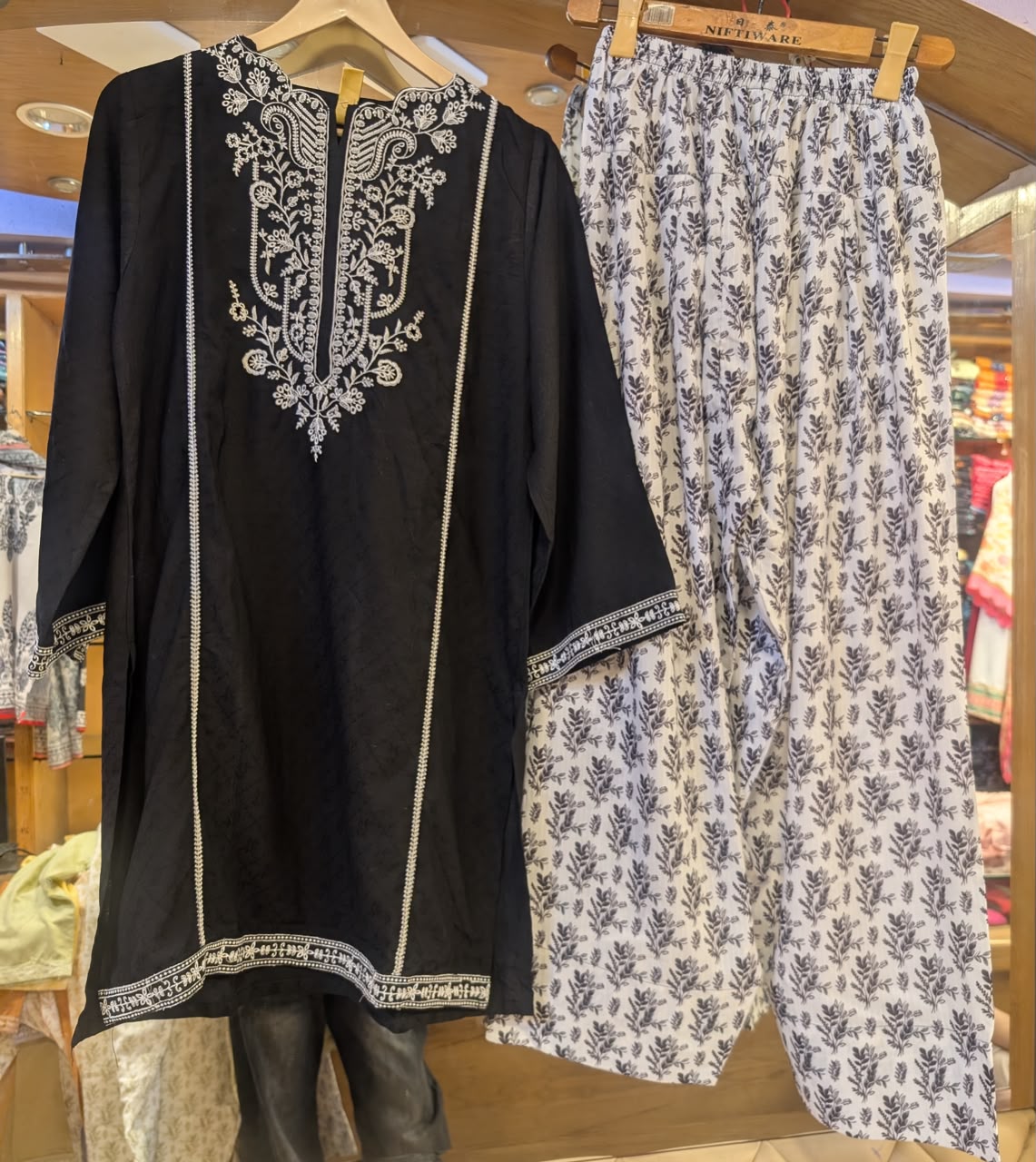 🌼 Self Jacquard Lawn Chicken Kari – Premium 2 Piece Suit