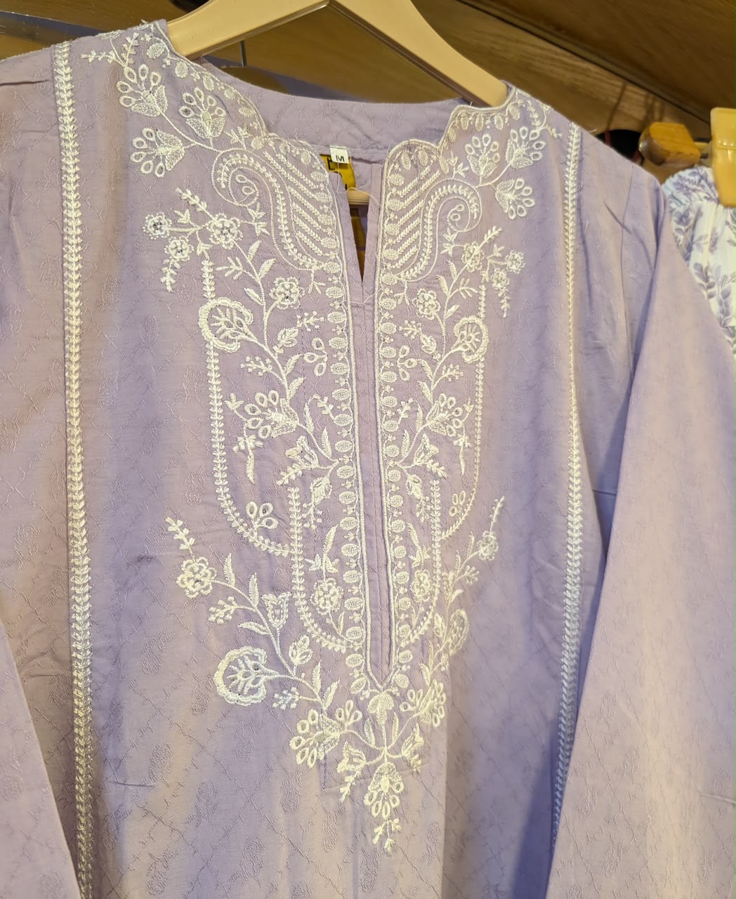 🌼 Self Jacquard Lawn Chicken Kari – Premium 2 Piece Suit
