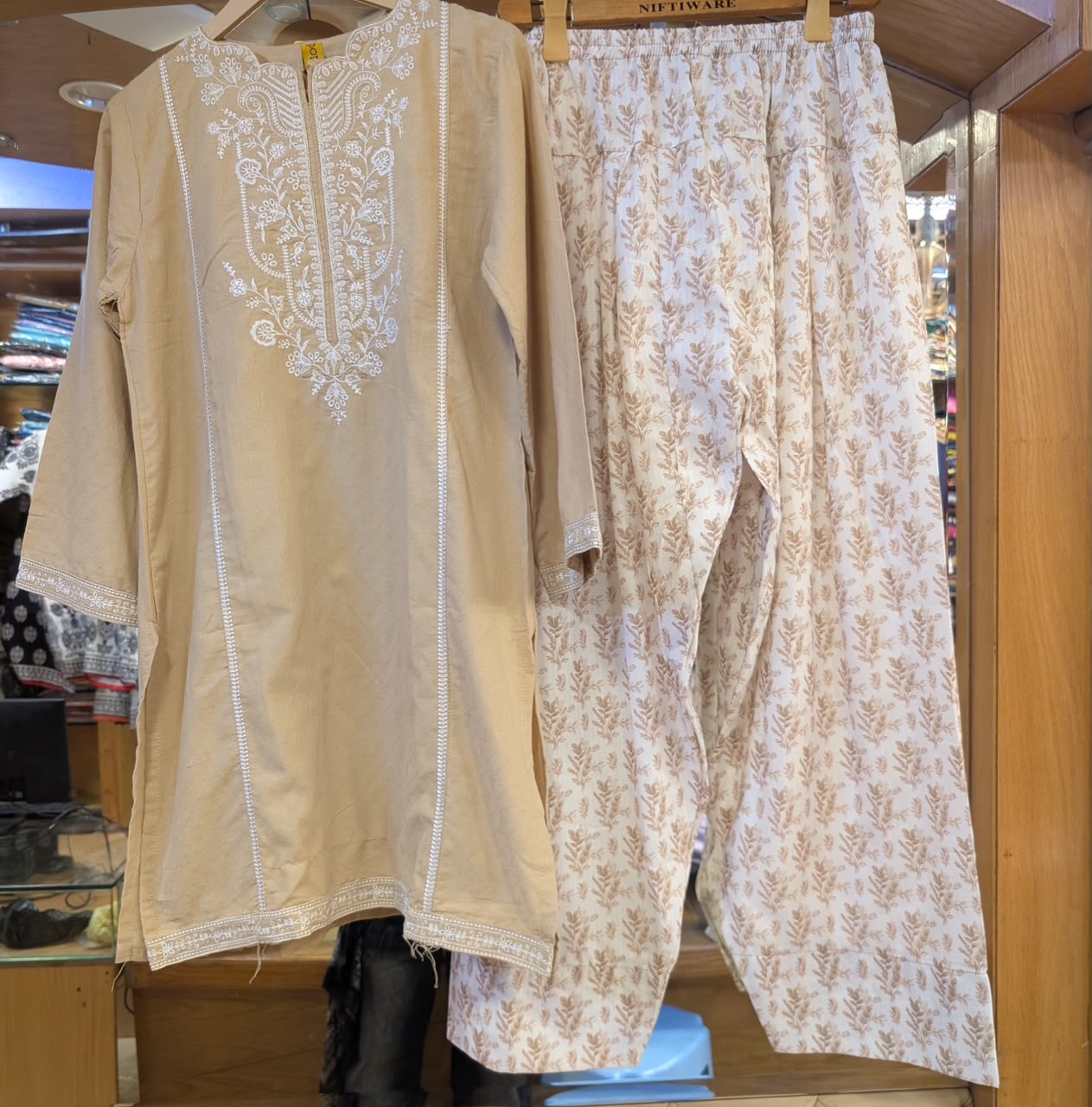 🌼 Self Jacquard Lawn Chicken Kari – Premium 2 Piece Suit