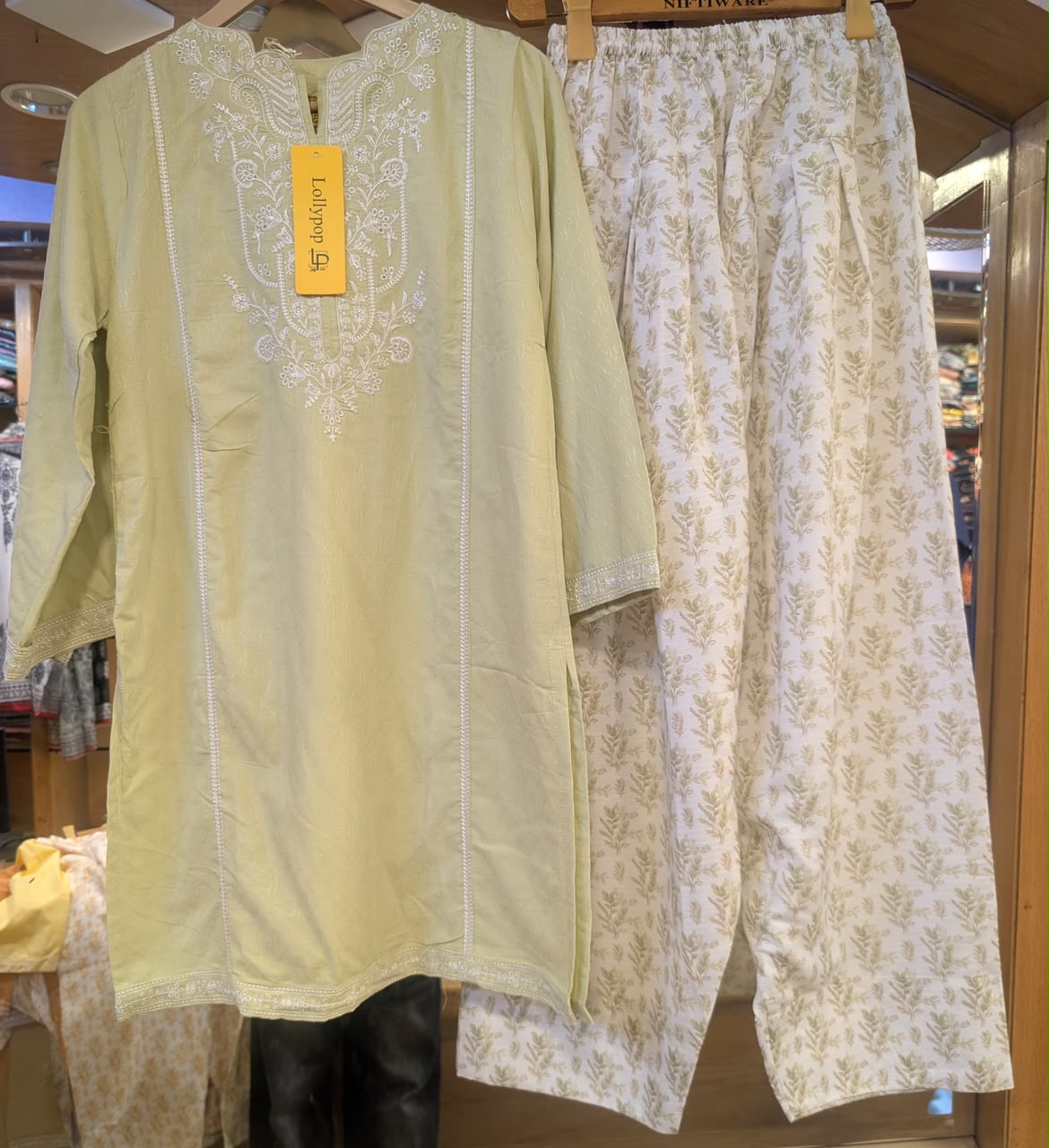 🌼 Self Jacquard Lawn Chicken Kari – Premium 2 Piece Suit