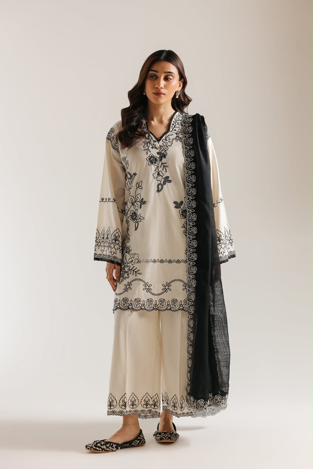 ✨ ETHNC WOMEN EMB 3 PIECE SUIT ✨