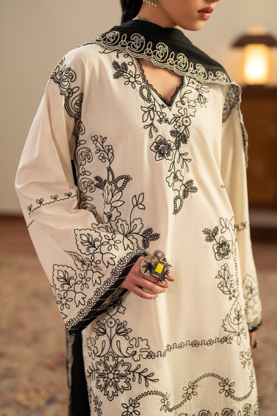 ✨ ETHNC WOMEN EMB 3 PIECE SUIT ✨