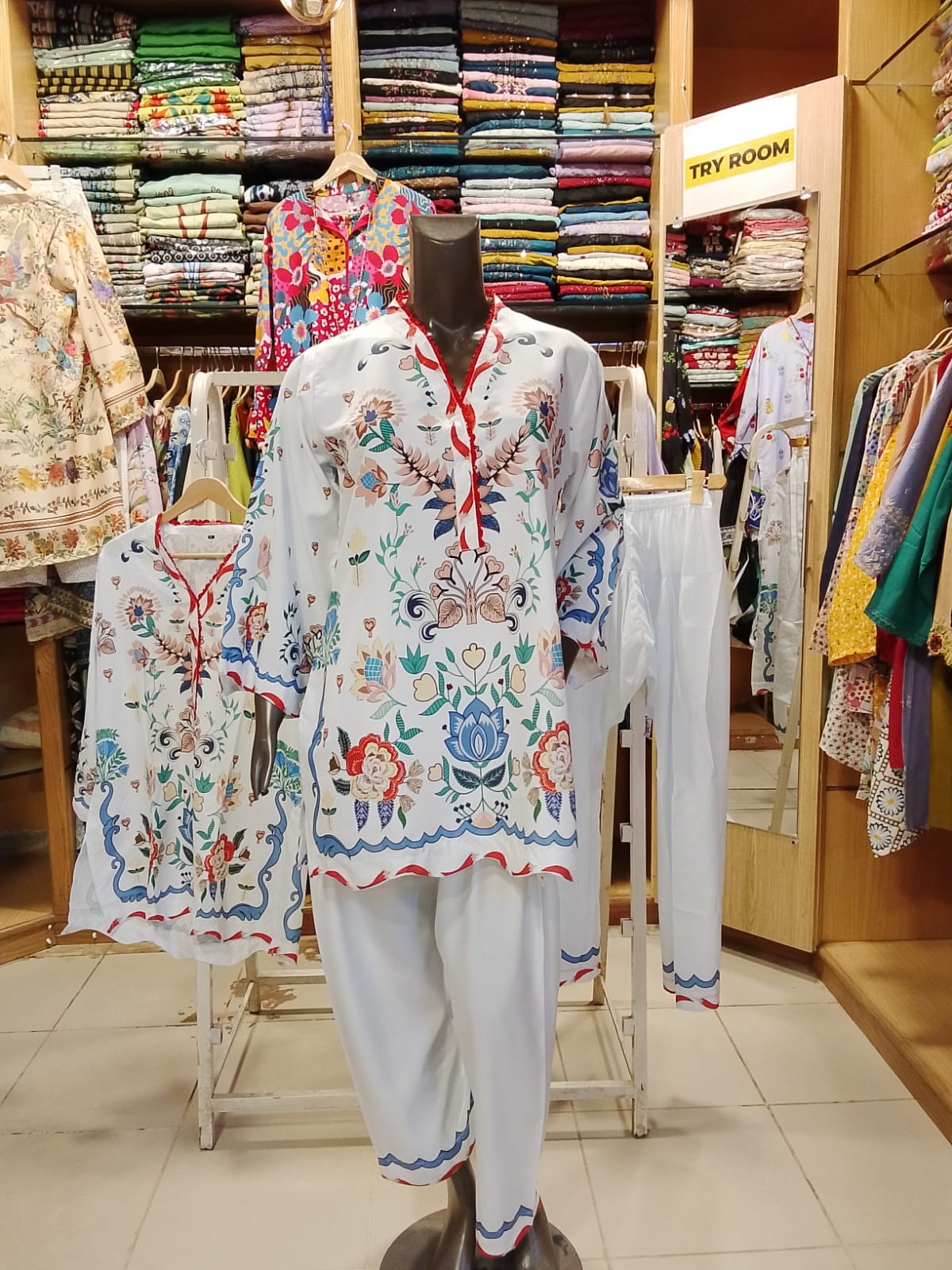 ✨ MUZANG WHITE FARSHI MASTER 2 PIECE SUIT ✨