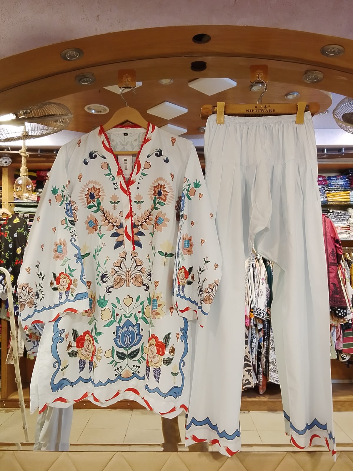 ✨ MUZANG WHITE FARSHI MASTER 2 PIECE SUIT ✨