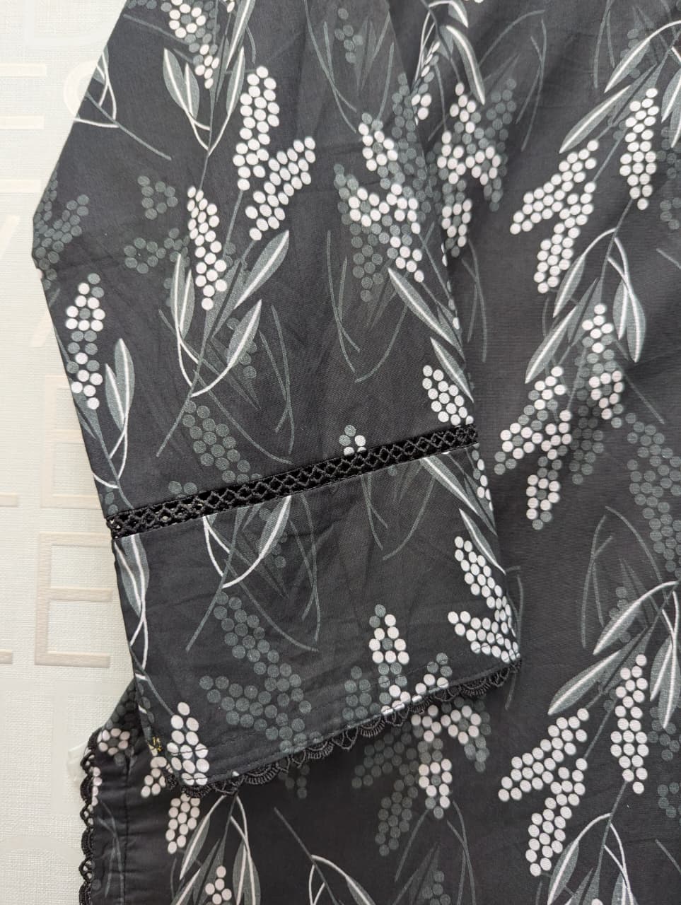 Zebaish Premium Lawn 3 Piece Suit ✨